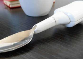 Colher liftware ajuda doentes de parkinson a controlar tremor