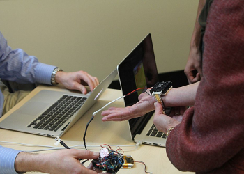 Wristify: a pulseira que é capaz de aquecer ou arrefecer o corpo humano