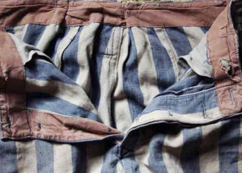 Uniforme de prisioneiro do campo de concentração de auschwitz