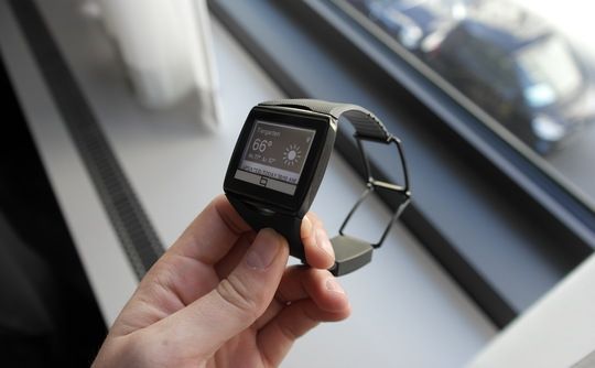 qualcomm toq smartwatch hands on ifa 2013 overall front qualcomm, smartwatch, toq TecheNet Qualcomm toq