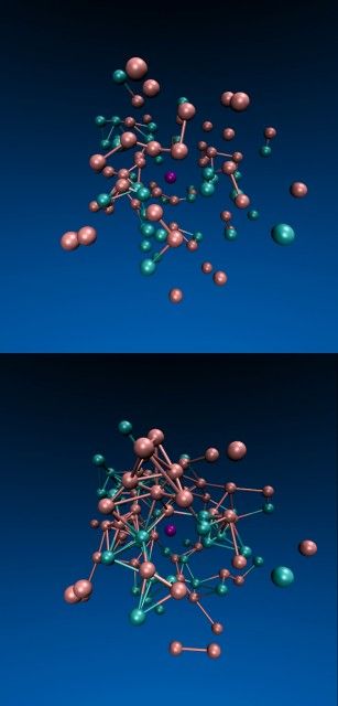 Uma simulação de computador, executada por England e seus pares, mostra um sistema de partículas que se encontra em meio a um fluido viscoso, no qual as partículas de cor turquesa são movidas por uma força oscilante. Com o passar do tempo (da imagem superior para a inferior), a força leva à formação de mais ligações entre as partículas. Crédito: Jeremy England