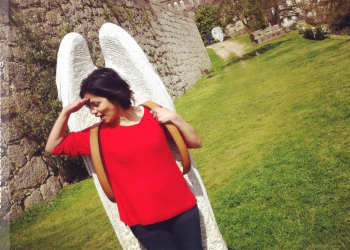 Vestida com suas asas, seguiu para mais um voo: rumo à liberdade!