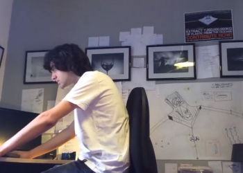 Jovem de 19 anos cria tecnologia capaz de despoluir o oceano pacífico em 10 anos