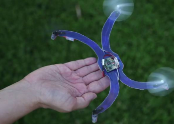 Pulseira inteligente vira drone para tirar fotos