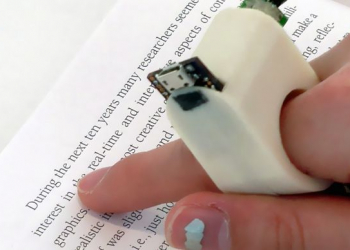 Fingerreader: conheça o anel que lê textos em voz alta