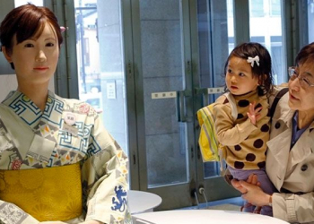 Robô recepcionista toshiba