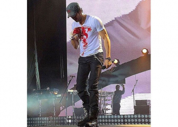 Enrique-eglesias-by-joe-bonilla-instagram