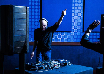 Novo sistema pa profissional bose f1 fornece amplificação para grandes espaços a baixo preço