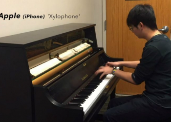 Toques de smartphone ao piano