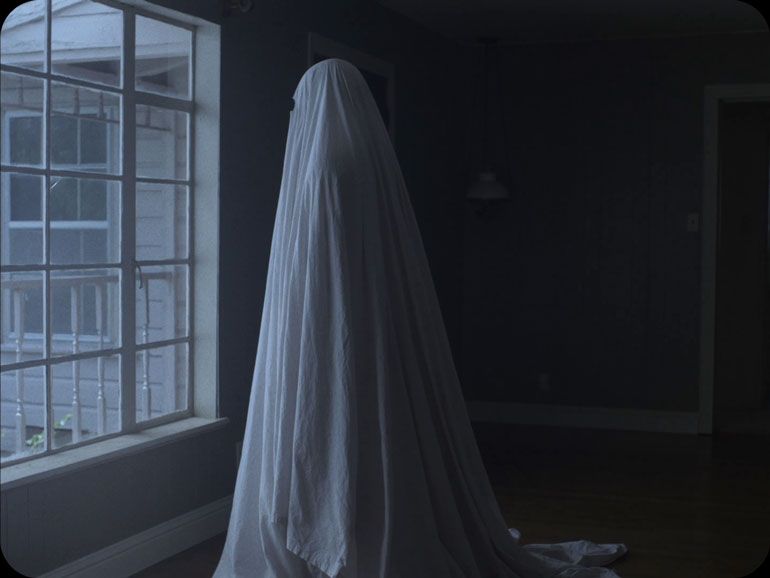 A Ghost Story é uma história de fantasmas, sim, e até a história de uma cas...
