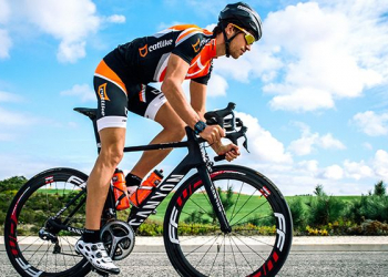 Atleta olímpico de triatlo joão pereira apoiado pela garmin