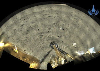 Imagem tirada por uma câmara panorâmica a bordo da combinação lander-ascender da sonda lunar chang'e-5 fornecida pela administração espacial nacional da china