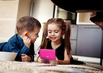 Entreter as crianças em confinamento é possível com a tecnologia