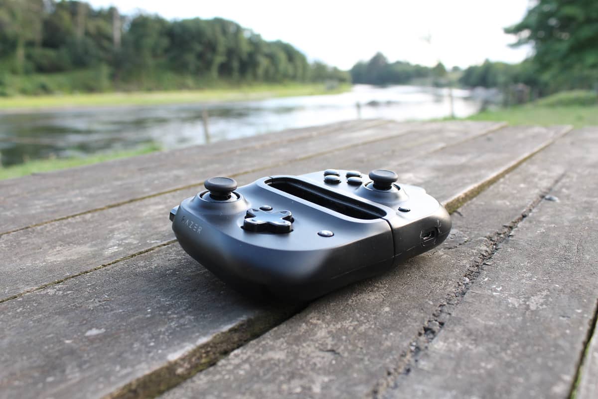 Razer Kishi Mobile Gaming Review