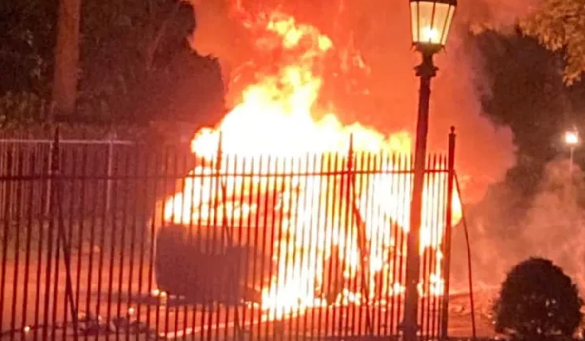 Tesla model s plaid fogo