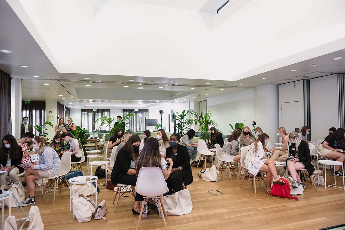 Summer school da huawei discute papel da mulher na socidedade digital