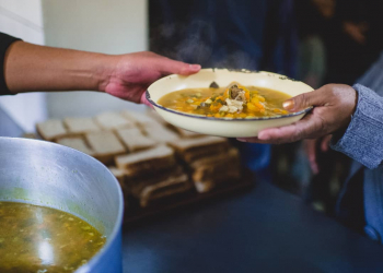 Novas formas de pensar produção e consumo de alimentos podem reduzir fome mundial e outros problemas ambientais e sociais.