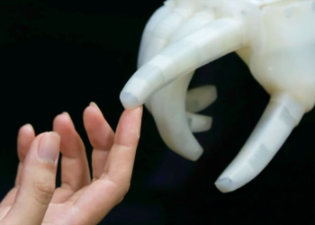 Prótese articulada promete transformar a vida de pessoas com deficiência