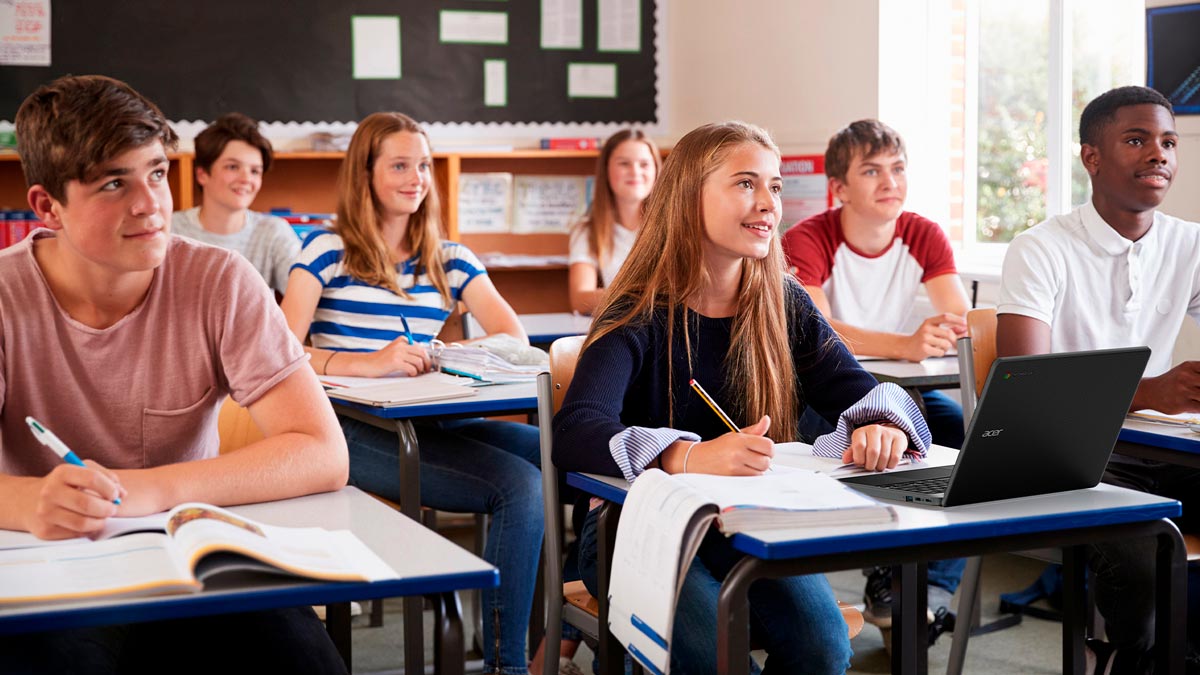 Acer Chromebook 512_Lifestyle