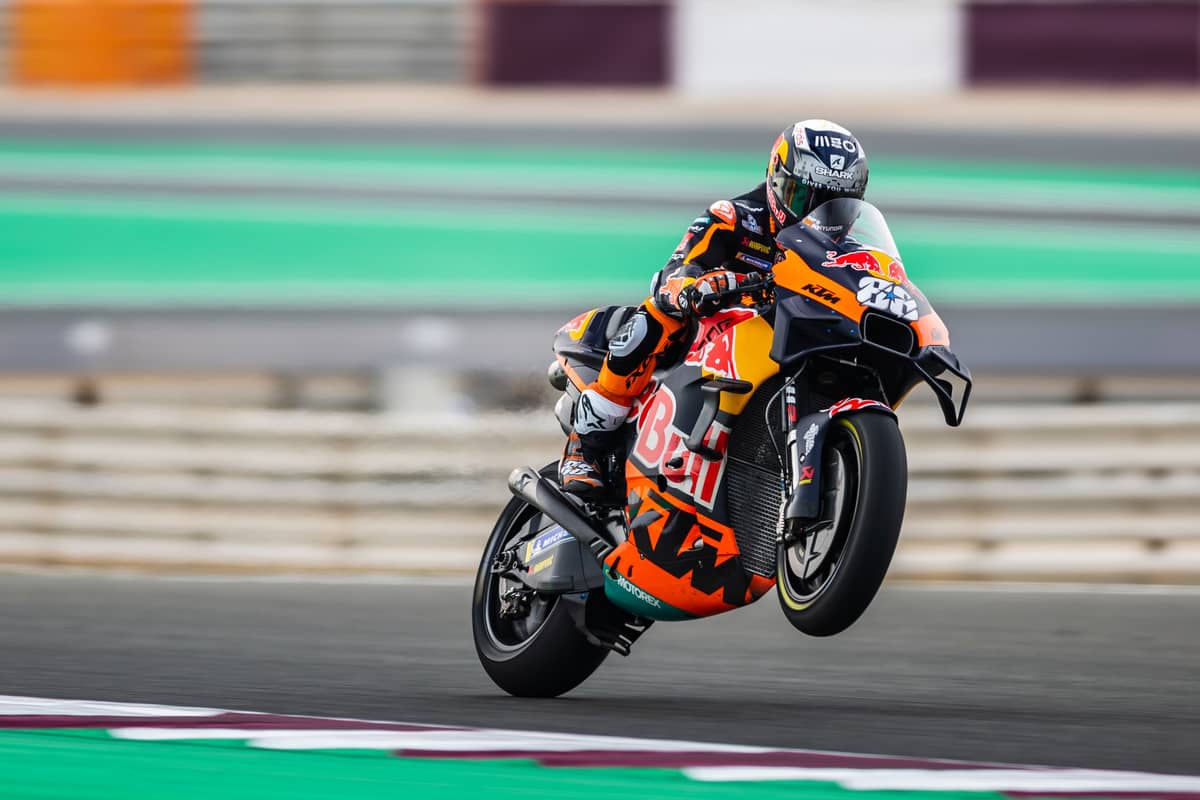 Miguel Oliveira reage à queda no Qatar