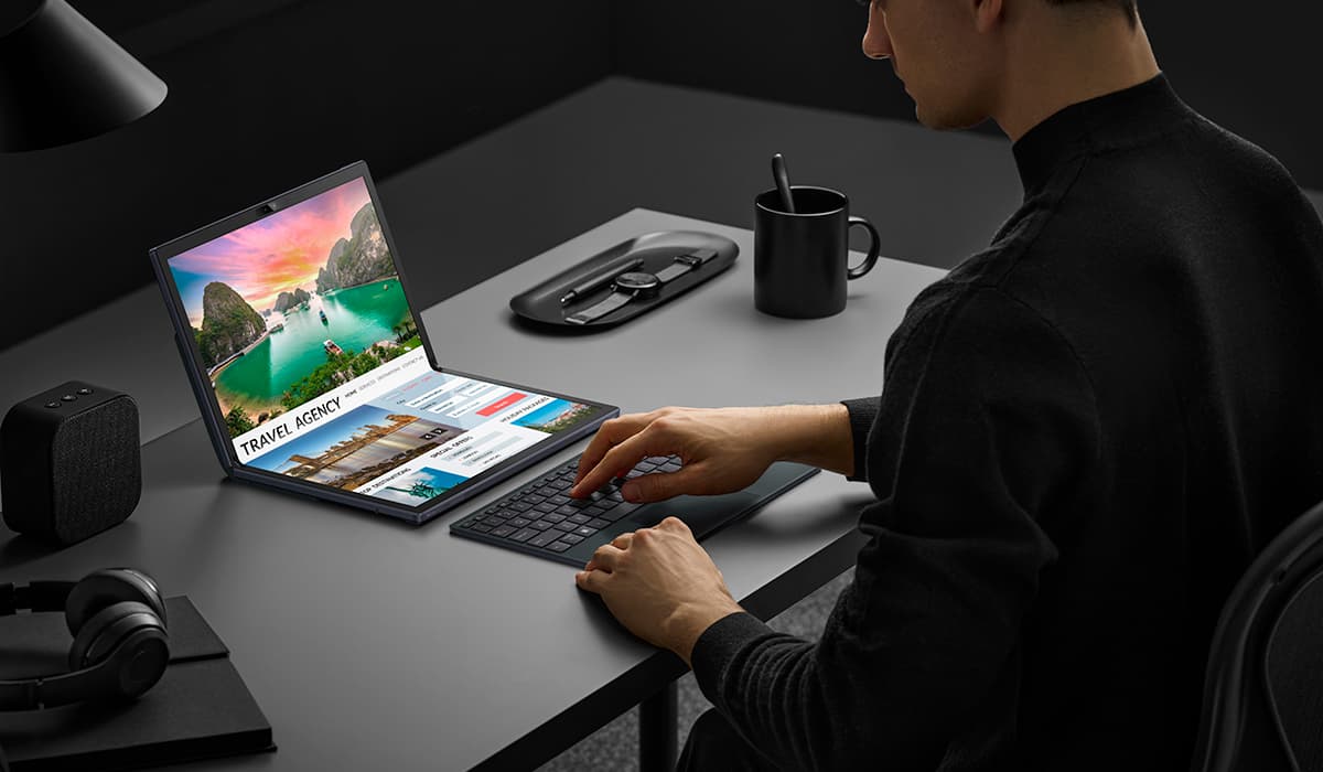 ASUS Zenbook 17 Fold OLED
