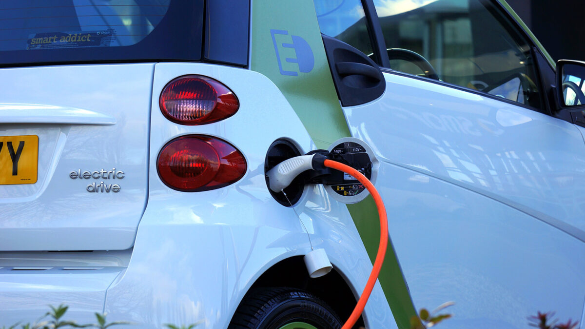 Bateria de estado sólido: mais segura e com maior autonomia, promete revolucionar o mercado dos carros elétricos