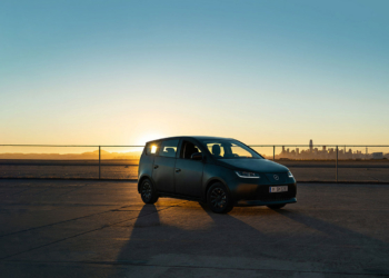 Novo carro movido a energia solar sono sion