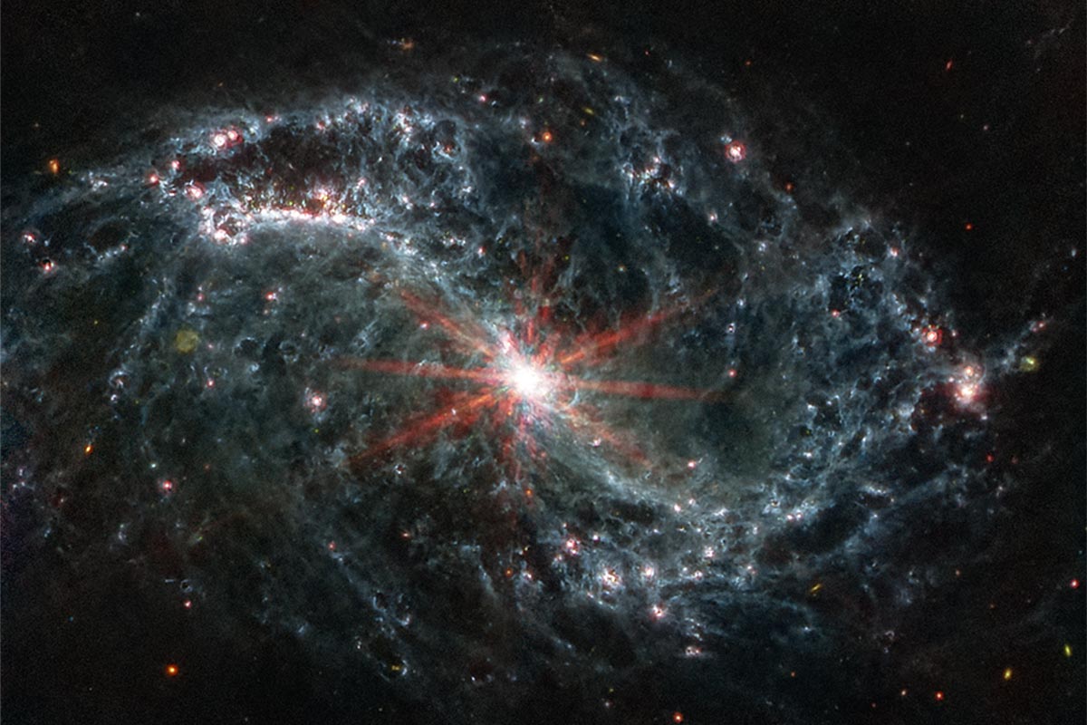braços em espiral da NGC 7496