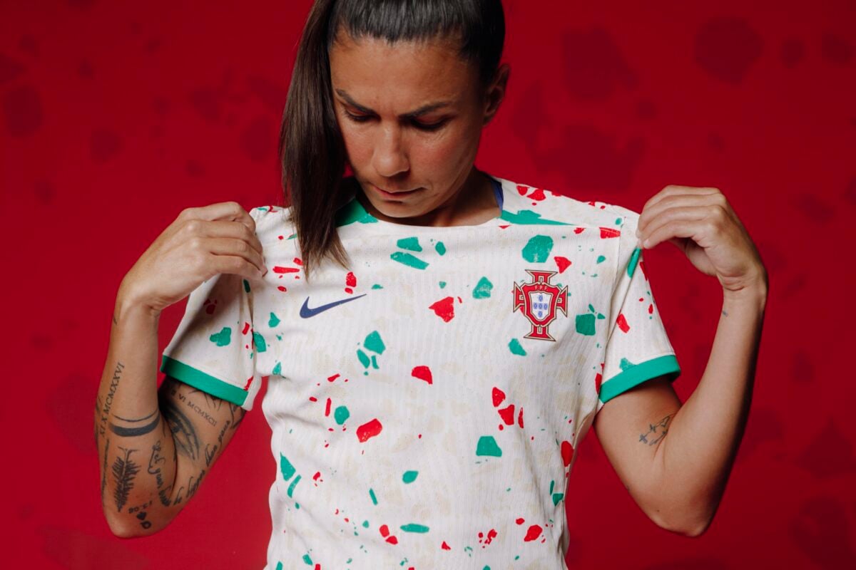 o equipamento da seleção feminina de futebol