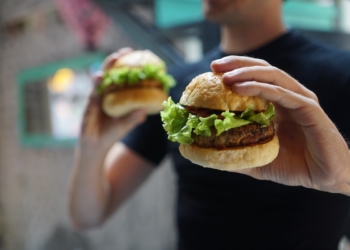 Hambúrguer artesanal