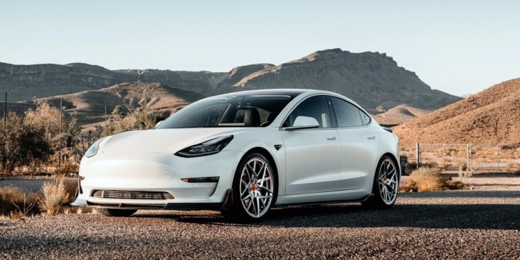 Carros autônomos, como os da Tesla, abrem portas para novos negócios