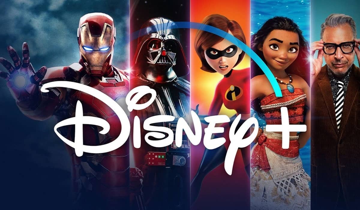 Imagem da logo do Disney+ com alguns personagens ao fundo