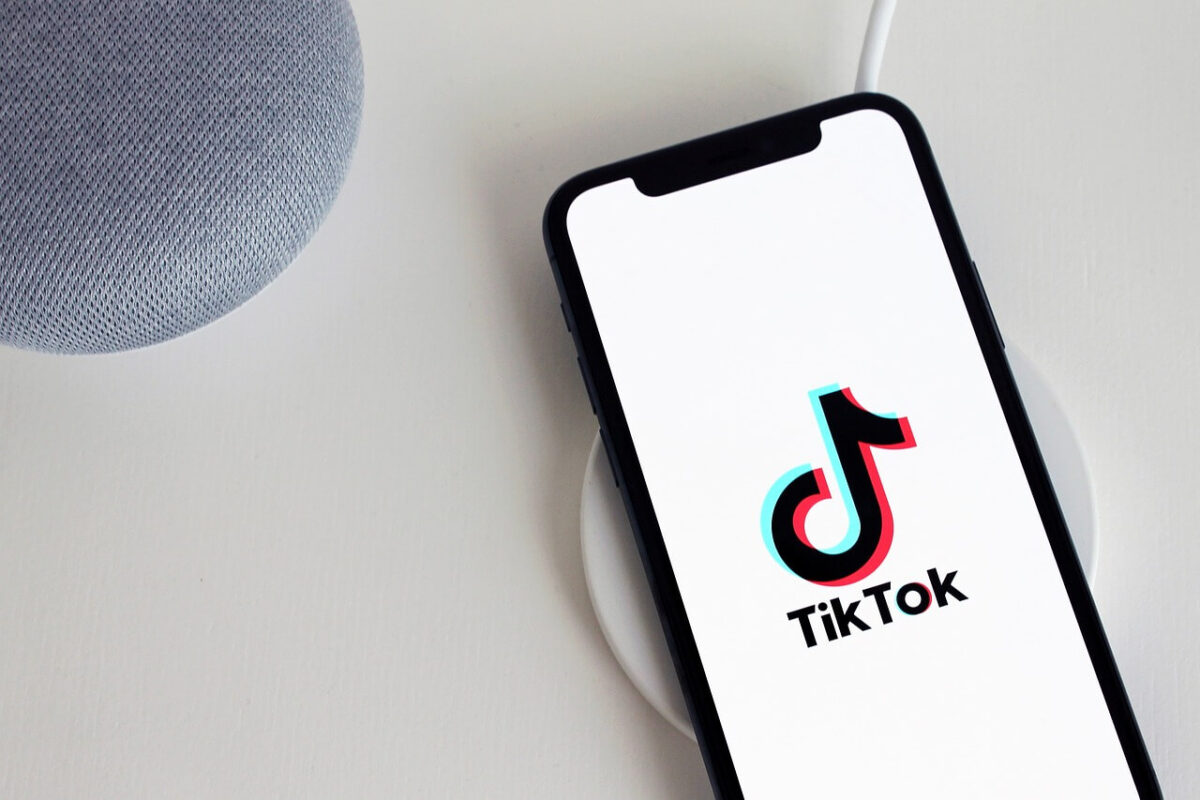 Celular aberto no TikTok