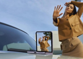 Tecno phantom v flip (1)