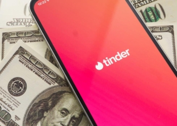 Tinder dinheiro comprar amor