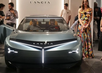 Lancia ypsilon cassina (4)