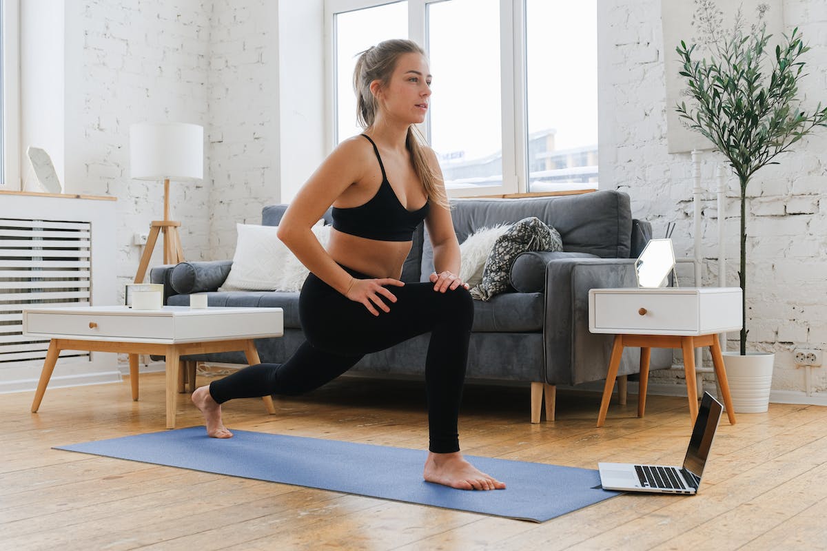 Consejos de disciplina y rutinas para entrenar en casa.