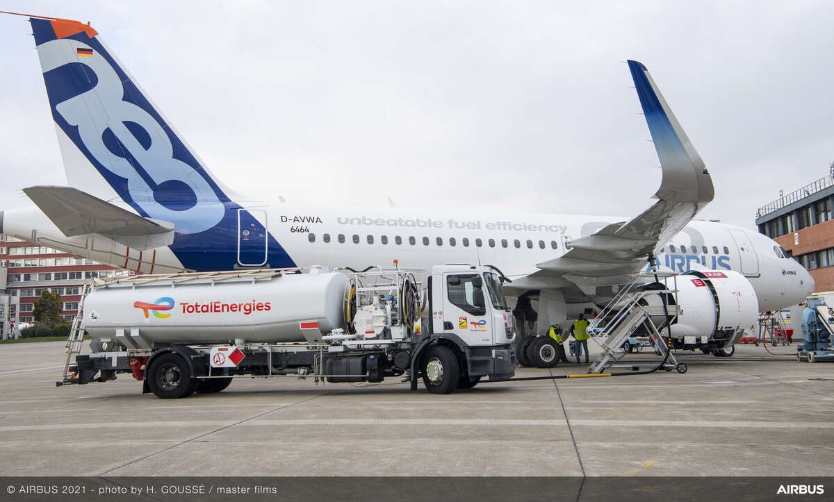 Airbus e TotalEnergies Estabelecem Parceria para Impulsionar Combustíveis Sustentáveis na Aviação