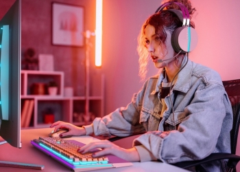 Philips lança monitores evnia com qd oled e taxas de atualização ultra-rápidas