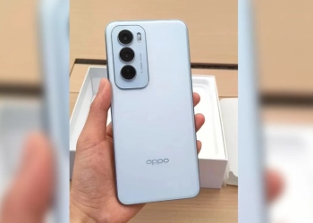 Oppo reno 12 azul claro