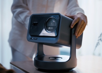 Hisense lança mini projetor laser c2 ultra com certificação xbox