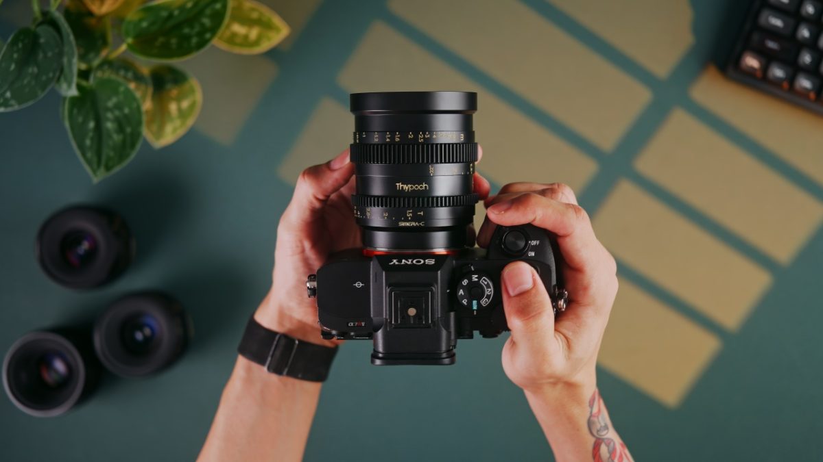 THYPOCH Simera C on Sony A7RV TecheNet Robisa assume distribuição exclusiva das objetivas thypoch