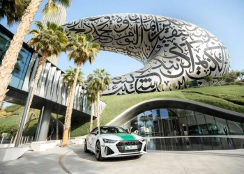 Audi rs7 performance reforça frota de luxo da polícia do dubai