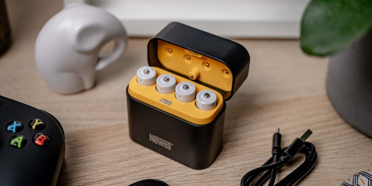 Grafika Ladowarka 4 kanalowa Newell do akumulatorow Li ion 4 akumulatory Li ion AA 2200 mAh 01 TecheNet Grafika ladowarka 4 kanalowa newell do akumulatorow li ion 4 akumulatory li ion aa 2200 mah 01