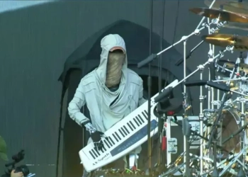 Robô adam inteligência artificial