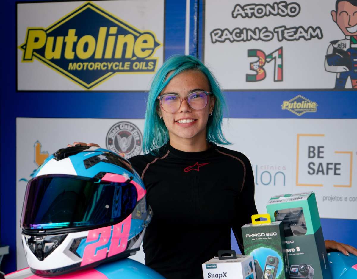 Plug Your Life patrocina Carlota Carochinho - Carlota28 - com modelo híbrido