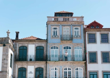 Alojamento local em portugal: estadias curtas marcam 2025