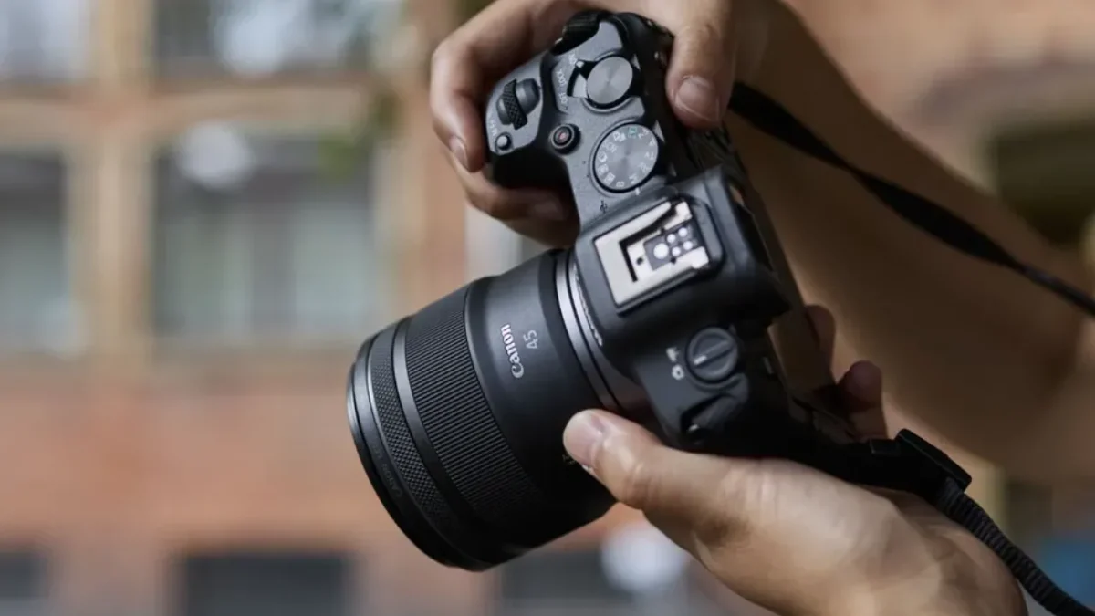 Canon rf 45mm f1. 2 stm lens (2)