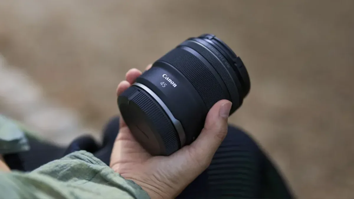 Canon rf 45mm f1. 2 stm lens (3)