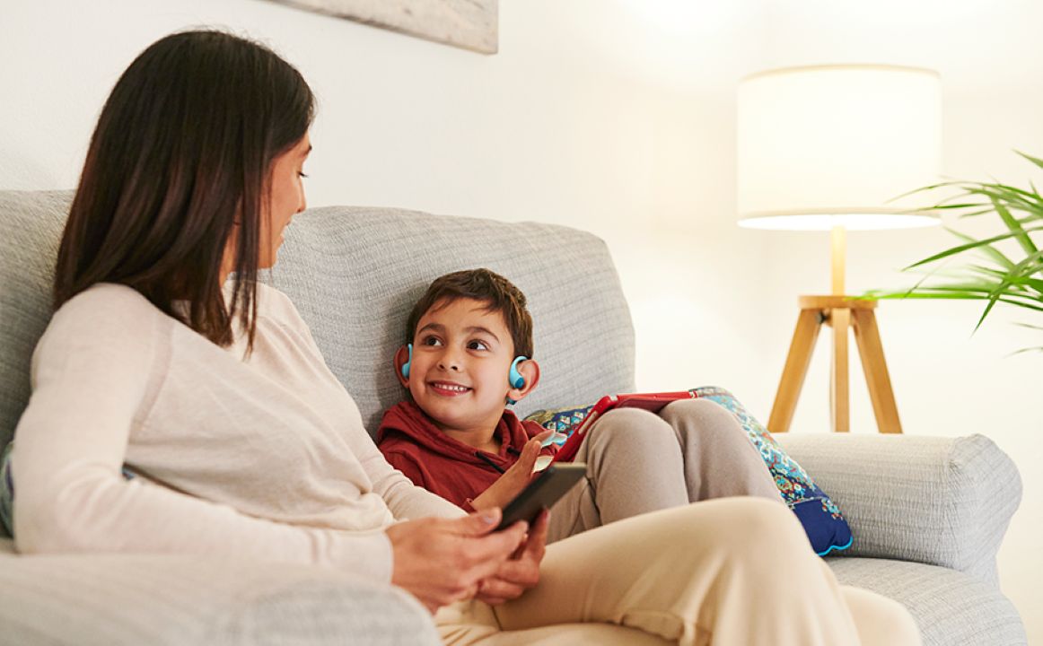 JBL Junior Free lifestyle03 teal Imagem & som